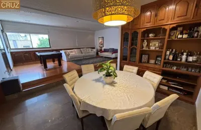 Apartamento amplo, confortável, com localização privilegiada no bairro alto, pronto para morar.