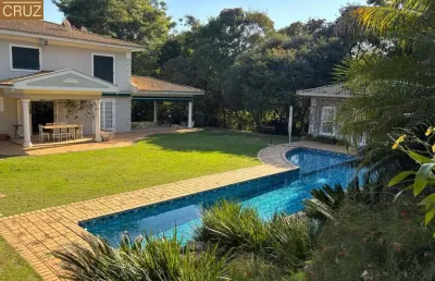 Casa espetacular, com 5 dormitórios, jardim e piscina aquecida.