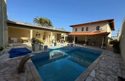 Casa com 4 quartos à venda na Rua Acre, Santa Maria, Uberaba