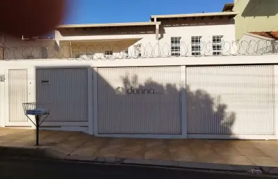 Casa com 5 quartos à venda na Rua Dona Nitinha, Boa Vista, Uberaba