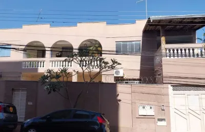 Casa com 3 quartos à venda na Rua Doutor Silvério José Bernardes, Mercês, Uberaba