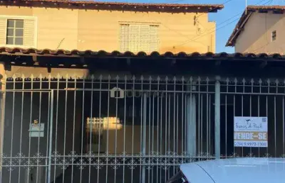 Casa com 3 quartos à venda na Rua Doutor Lênio de Oliveira Lima, Conjunto Cássio Rezende, Uberaba