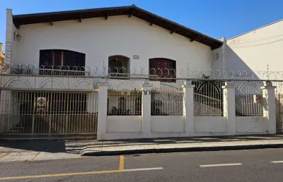 Casa à venda em ótima localização no abadia, com 3 salas amplas, 3 quartos sendo duas suítes, roupeiro, planejado com madeira, piscina aquecida uberaba - mg