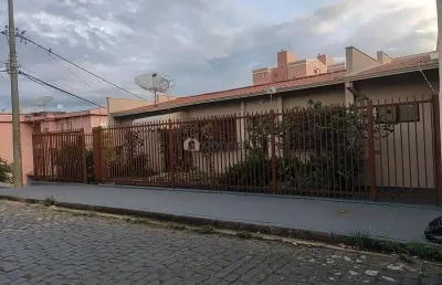 Casa com 4 quartos à venda na Rua Menelick de Carvalho, Boa Vista, Uberaba