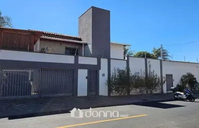 Casa à venda com 2 suítes e garagem para 3 carros no bairro guanabara - uberaba - mg
