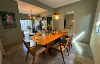 Casa no bairro fabricio com 2 quartos sendo 1 suite