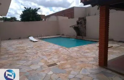 Casa para alugar no bairro mansur daud, com quatro quartos, todos com armários e banheiros , sendo um deles swite, escritório, academia, sala ampla, p