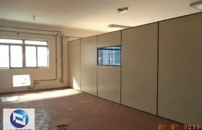 Todo o segundo andar do prédio disponivel para locação,  possui elevador, 12 salas de tamanhos variados, 04 banheiros, cozinha, bem dividido, ideal pa