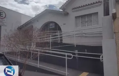 Casa comercial reformada para locação, bairro santa cruz, vila ercilia, 4 salas, 3 banheiros, acessibilidade, varanda, quintal, area de serviço, acess