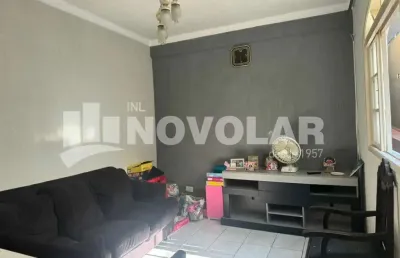 Terreno de 177m² com duas moradias, garagem para 5 veículos, terraço e depósito