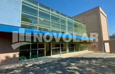 Galpão no pari 9.370m² de área construída. vão livre 5.300 m²,  pd 7,5m. estacionamento 120 vagas.