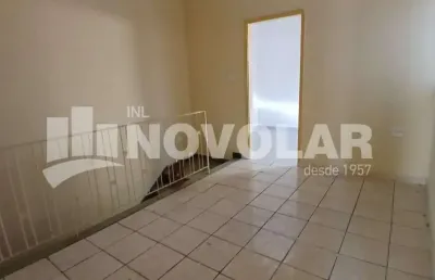 Casa assobradada no jardim japão, com 2 dormitórios, sala