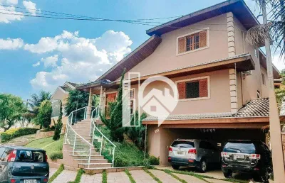 Lindo sobrado a venda no altos da serra iii, com 260m2 construídos  e 376,60 de terreno, 4 suítes e 4 vagas de garagem.