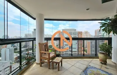 Apartamento em andar altíssimo, com vista livre e varanda