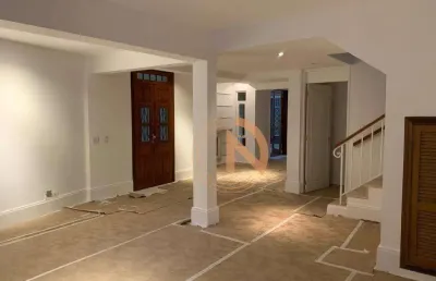 Casa de vila reformada nos jardins com 5 quartos sendo 3 suites