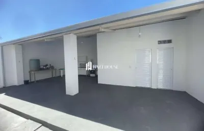 Casa para locação com 03 quartos, energia solar e internet incluso- 2.000,00