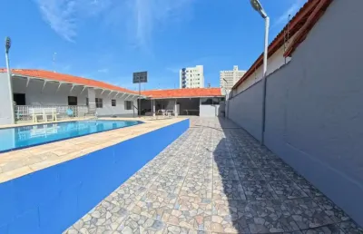 Casa à venda em praia grande-sp, no bairro solemar, com 3 quartos, 1 suíte, 3 banheiros, piscina aquecida, 10 vagas de garagem e 180m² de área.