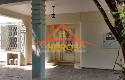 Casa com 3 quartos à venda na rua butuí, 420, cristal, porto alegre por r$ 849.000