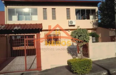 Casa com 2 quartos à venda na rua adroaldo novo correa, 126, cavalhada, porto alegre por r$ 650.000