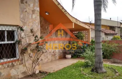 Casa com 4 quartos à venda na rua doutor mário totta, 2971, tristeza, porto alegre por r$ 520.000