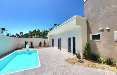 Belíssima  casa a venda com 3 dormitórios e 1 suíte!