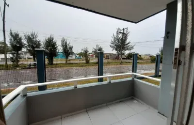 Apartamento térreo encantador a poucos passos do mar