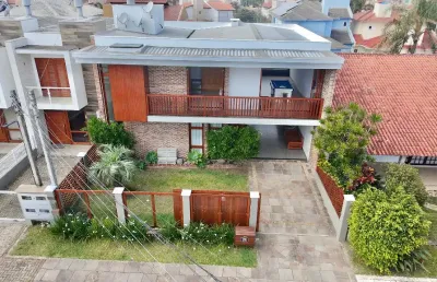 Lindo sobrado a venda em capão novo a 250m do mar! confira esse imóvel exclusivo.