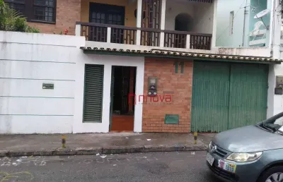 Duas excelentes casas – térreo e 1º andar – em armação