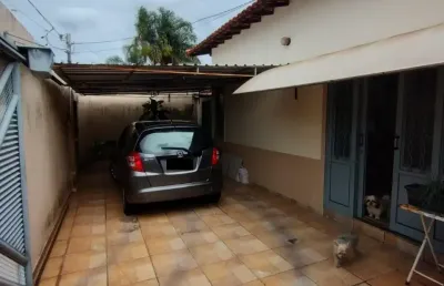Casa com 3 quartos à venda no Presidente Roosevelt, Uberlândia 
