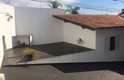 Casa com 3 quartos à venda no Martins, Uberlândia 