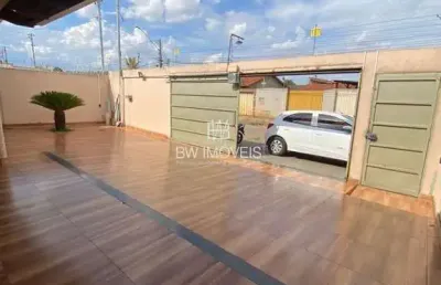 Casa com 3 quartos, sendo 1 suíte em terréno único rica em armários no  setor tropical verde goiânia - go
