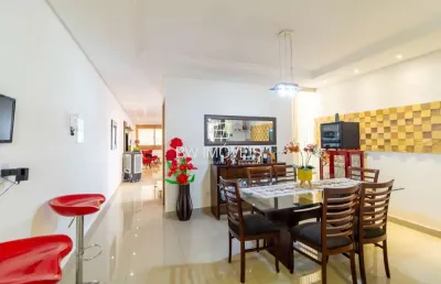 Sobrado mobiliado com 4 suítes plenas e piscina aquecida no jardim planalto!