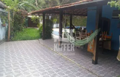 Casa com piscina, 3 quartos (1 suíte), varanda e churrasqueira – local tranquilo!