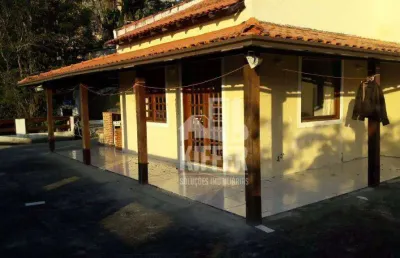Casa alto padrão com 4 quartos, 2 andares e 1.990m² em condomínio fechado – piscina e projeto para expansão!