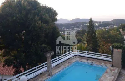 Casa em condomínio de alto padrão com 4 quartos, piscina e área gourmet – niterói/rj