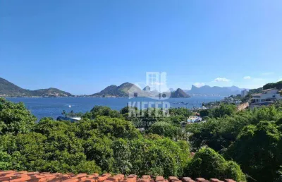 Casa duplex com vista para a baía, 5 quartos (3 suítes), piscina e lazer completo – condomínio fechado
