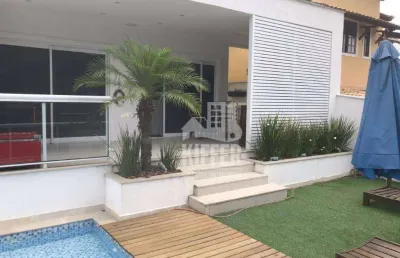 Casa alto padrão em condomínio fechado com piscina, 3 quartos (2 suítes) e vista para bosque – segurança e natureza em harmonia