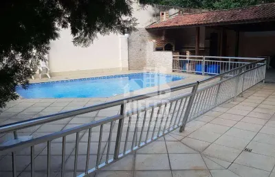 Casa duplex em condomínio com lazer completo – 2 quartos, varanda, churrasqueira e ótima localização