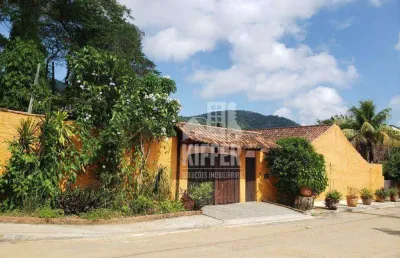 Casa linear com 3 suítes, piscina, espaço gourmet e sauna – próximo à praia de itacoatiara – vista para a serra
