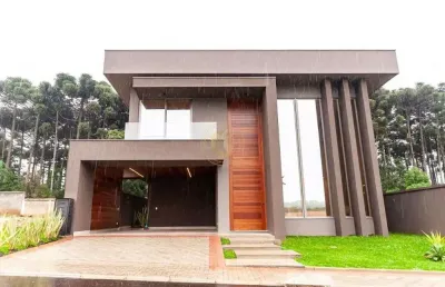 Casa com 3 suítes em condomínio fechado em santa felicidade