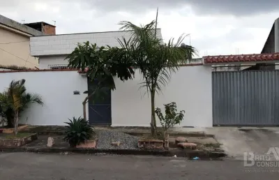Casa com 2 qts, quintal, 3 vagas ou mais, em trindade, são gonçalo/rj