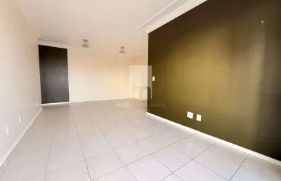 Vendo apartamento bem dividido no edifício flamboyant