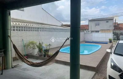 Casa com 3 quartos à venda na dos copos-de-leite, 35, barra do aririú, palhoça, 156 m2 por r$ 590.000