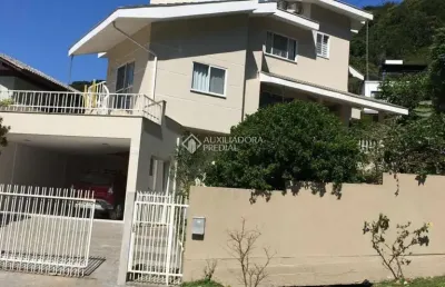Casa com 4 quartos à venda na antã´nio hilã¡rio rebelo, 24, centro, porto belo, 358 m2 por r$ 2.050.000