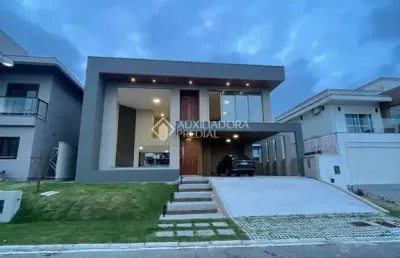 Casa em condomínio fechado com 4 quartos à venda na avenida red park, 1180, são joão do rio vermelho, florianópolis, 236 m2 por r$ 1.750.000