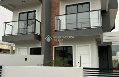 Casa com 2 quartos à venda na maria saturnina de jesus, 138, forquilhas, são josé, 97 m2 por r$ 520.000