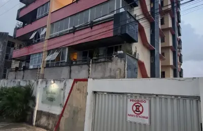 Vendo apto reformado no cond.ilha bela - calhau (atrás do rest.amendoeiras e próximo da av dos holandeses)