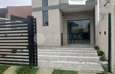 Lindo triplex localizado no balneário maiami, próximo a comércios.