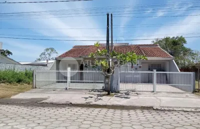 Casa com 02 suítes, piscina, banheira hidromassagem - monções, pontal do paraná