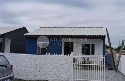 Casa na praia com 2 quartos, 1 banheiro, sala, cozinha, área de serviço